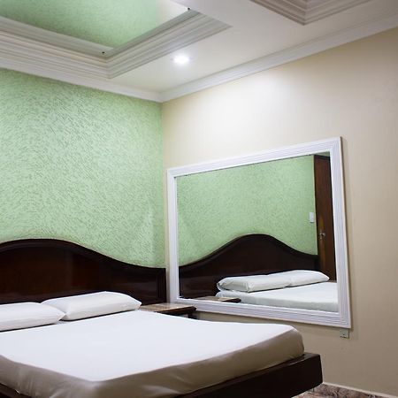 Hotel Valadares Нуклеу-Бандейранте Екстер'єр фото